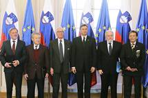 23. 10. 2015, Ljubljana – Predsednik Pahor vroil dravna odlikovanja red za zasluge in medaljo za zasluge (STA/Danijel Novakovi)